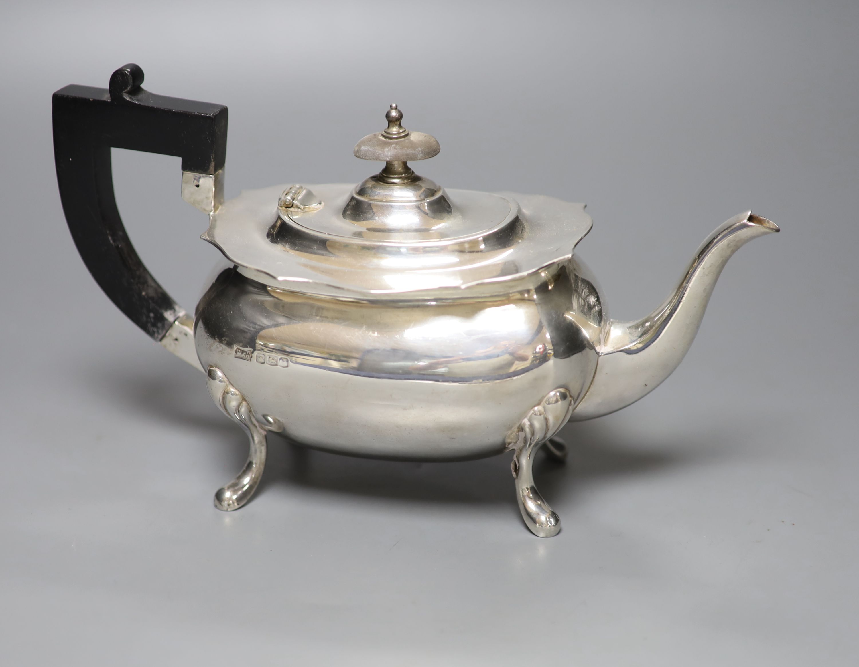 A George V silver teapot, Walker & Hall, Sheffield, 1922